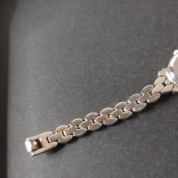 Very Pretty Armitron Now Watch - Picture 9 of 15